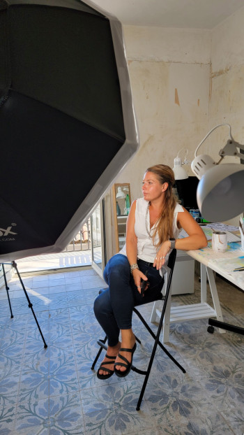 Cecilia Solari, shooting at the studio in Mussomeli, Sicily Cecilia Solari at the studio in Mussomeli
